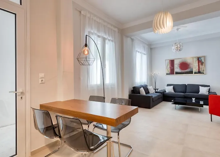Modern 2-Bedroom Apt, 200M From The Acropolis