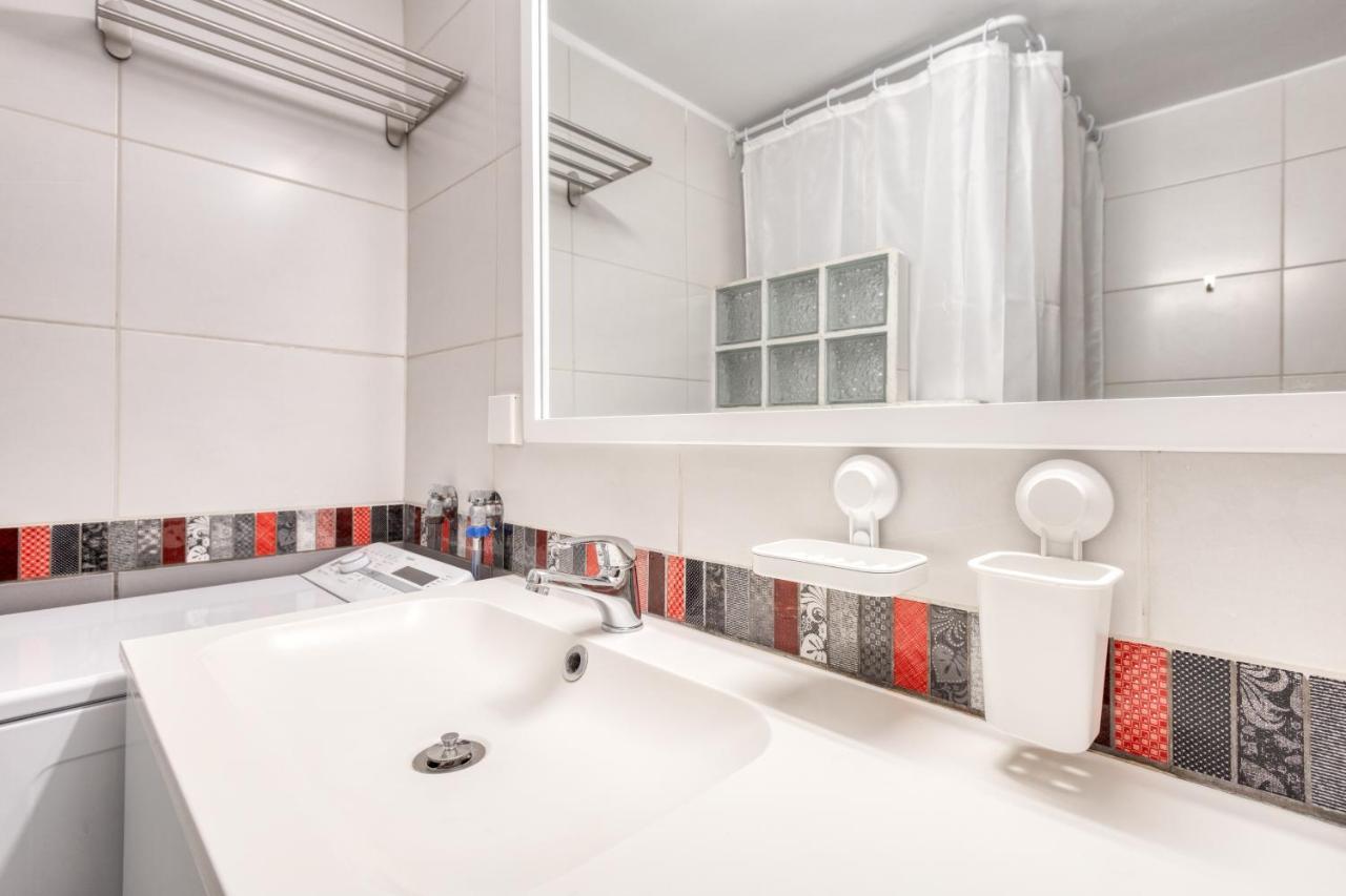 Modern 2-bedroom Apt, 200m From The Acropolis *