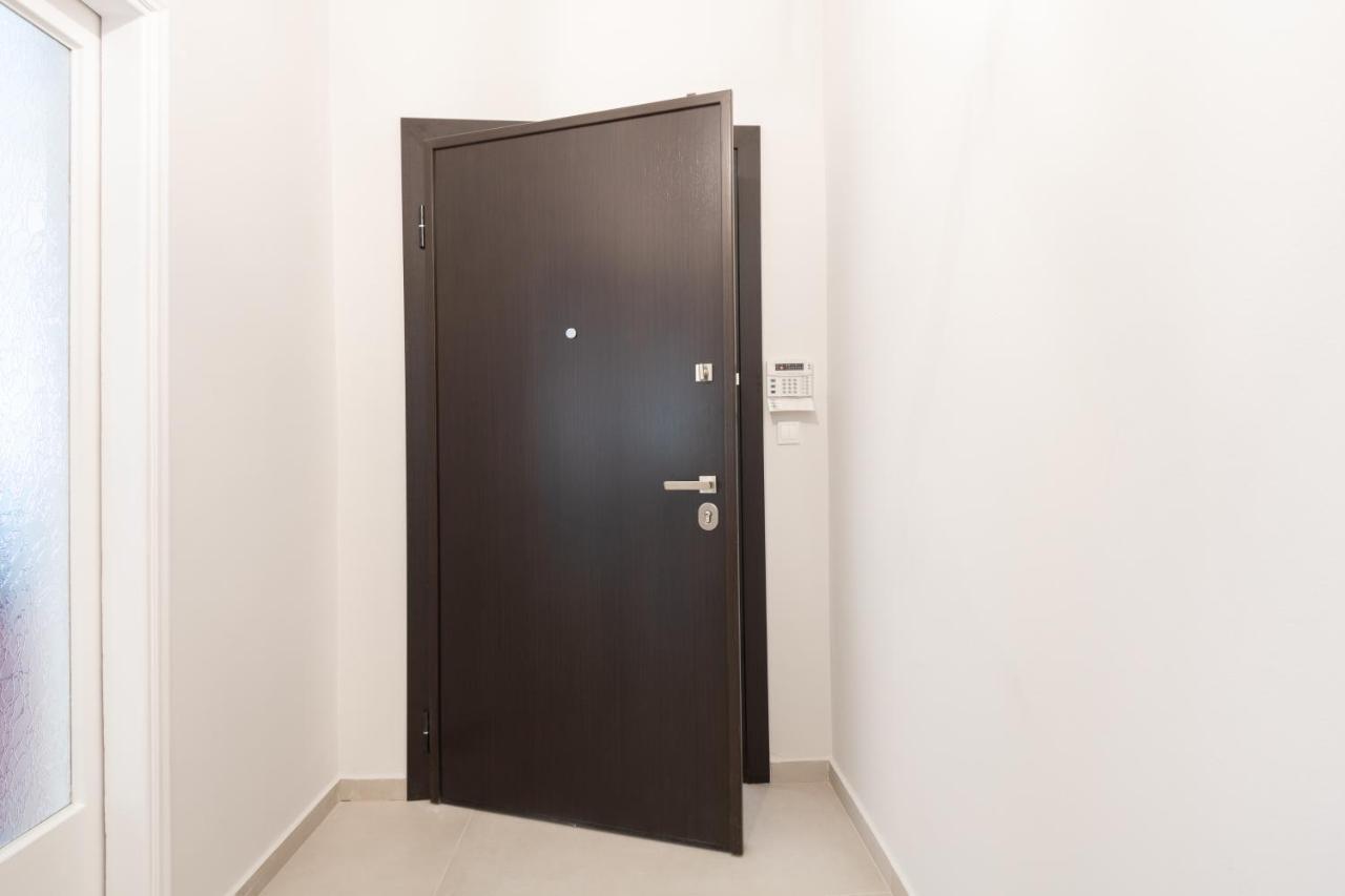 Daire Modern 2-bedroom Apt, 200m From The Acropolis